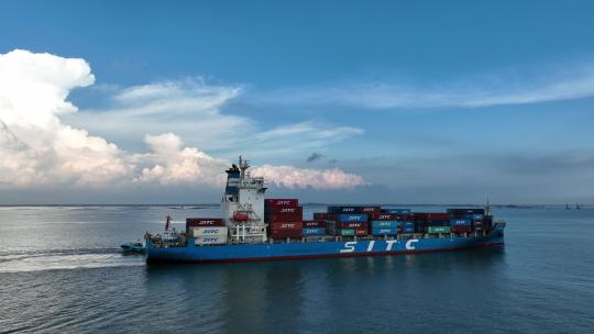 钦州港远洋货轮航拍视频素材模板下载