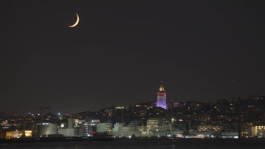 伊斯坦布尔博斯普鲁斯之夜加拉塔月景延时视频