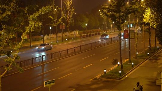 快速路隧道口夜景双向行驶车流灯光高清在线视频素材下载