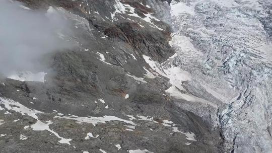 格林德沃尔德附近瑞士阿尔卑斯山夏季冰川山谷的全景航拍