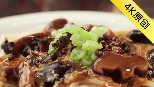 中华传统特色美食家常打卤面烹饪过程