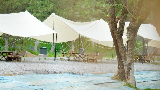 4K升格实拍夏季露营地上的天幕帐篷
