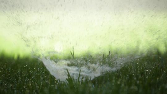 草地灌溉洒水器视频素材模板下载