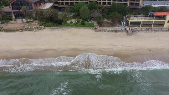 海浪沙滩海浪拍打沙滩航拍旅拍素材潮汐