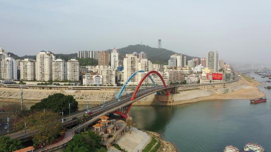 航拍广西梧州浔江和桂江交汇处的鸳江大桥