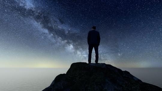 眺望星空成功商人商务男人背影展望未来