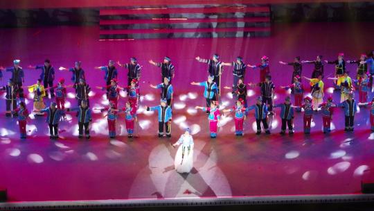 4K拍摄贵州望谟县三月三夜间民族舞蹈活动