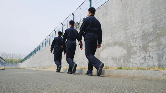 警察巡逻脚步背影 边防