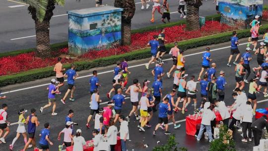 城市马拉松跑者慢动作合集