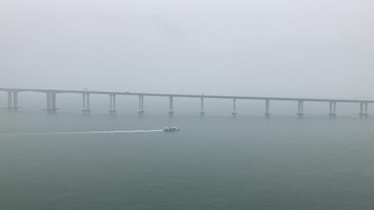 雨中的港珠澳大桥