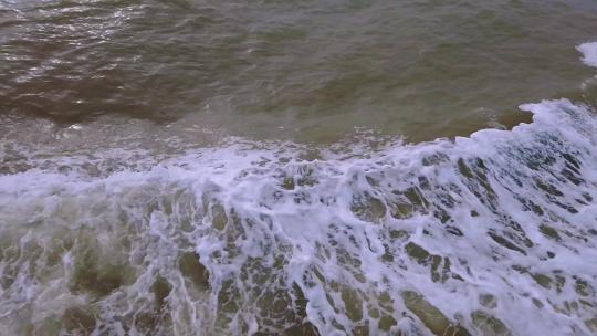 阴雨天海面上的浪花视频素材模板下载
