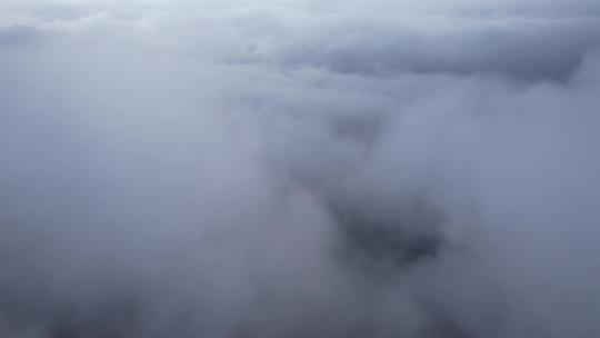 4K无人机云海中穿梭航拍视频