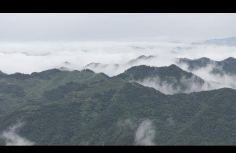 雨后山峦叠嶂