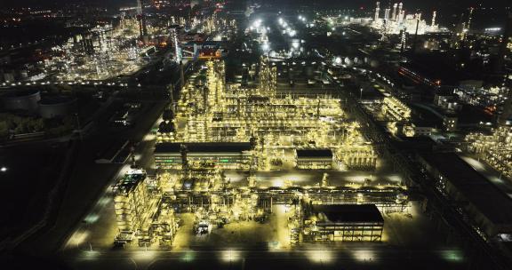 石油化工厂炼化厂夜景航拍