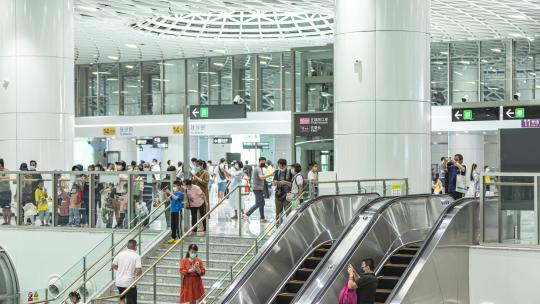 深圳岗厦北地铁站匆忙赶时间密集人流量