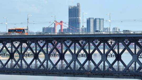 航拍武汉长江上的公路铁路两用桥梁建筑
