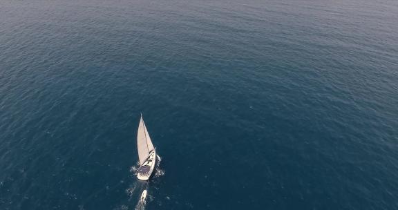 帆船扬帆远航未来商业成功发展航海梦想海面