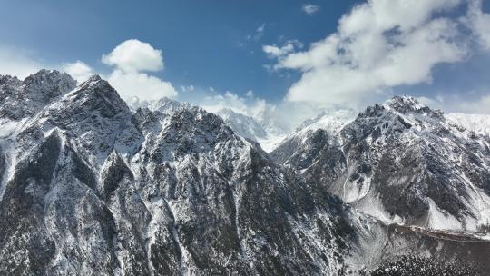 西藏察隅县古玉乡纯净雪山航拍空境