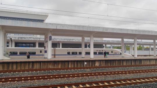 江西景德镇北站火车站进站的高铁动车组视频素材模板下载