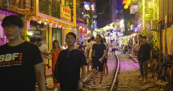4k越南河内火车街行人高清在线视频素材下载