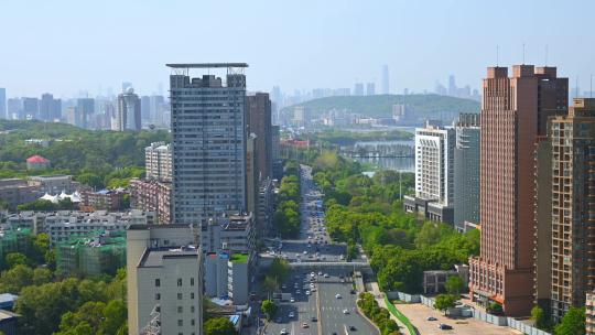 湖北武汉珞喻路街道城市天际线车流延时