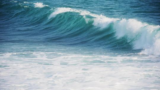 大海海水海浪花特写升格慢镜头