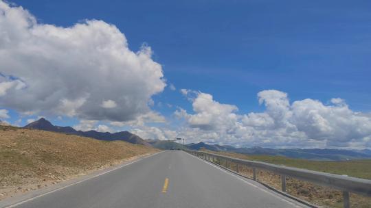 驾驶员视角自驾游川藏线318国道毛垭草原