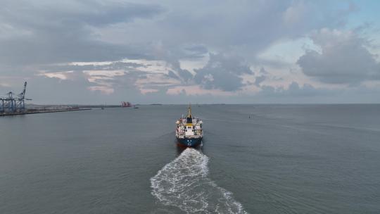 北部湾港钦州港货运码头远洋轮船视频素材模板下载