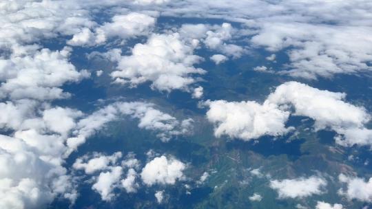 飞机起飞穿越云层航拍贵州贵阳