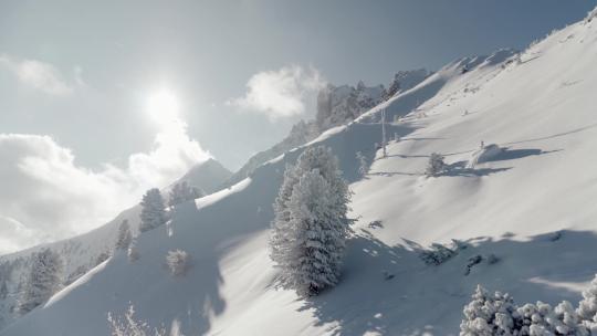 山脉冬季景观航拍雪山雪景阳光明媚