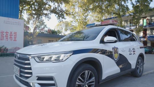 公安警车巡逻出警车辆行驶