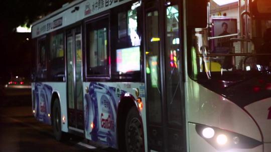 城市夜晚公交车视频素材模板下载
