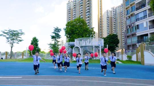 小朋友拿气球开心奔跑 儿童节 中国梦视频素材模板下载