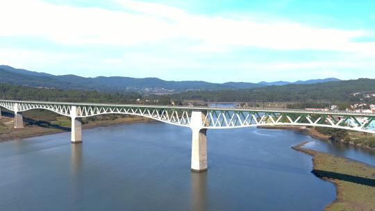河上的铁路桥风景视频素材模板下载