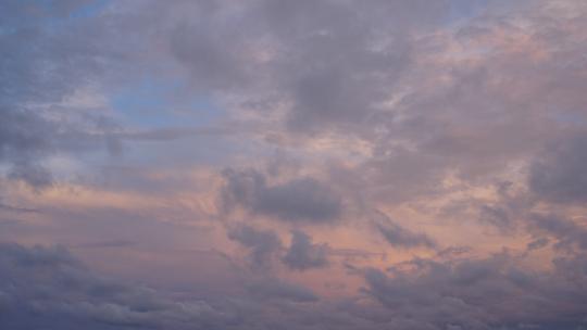 夕阳下的云朵