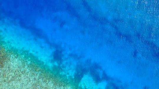 航拍蔚蓝海景视频素材模板下载