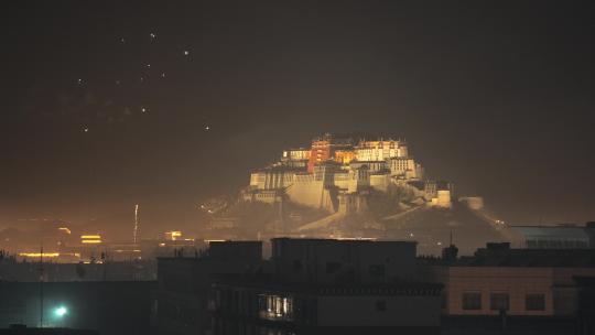 布达拉宫夜景烟花/藏历新年夜景