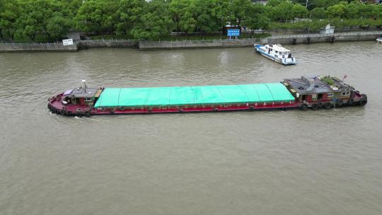 航拍京杭运河水运货船