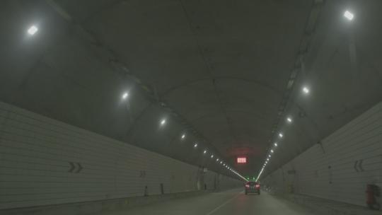 汽车隧道行驶慢镜头拍摄