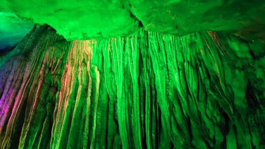 最美郴州万华岩溶洞地下河风光彩色钟乳石1