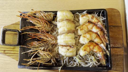 日本料理铁板虾高清在线视频素材下载