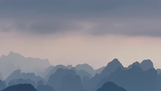 阴雨中的桂林山水如一幅水墨画高清在线视频素材下载