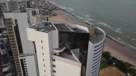 巴西历史港口城市累西腓的海滨摩天大楼，位于Boa Viagem海滩。
巴西累西腓b