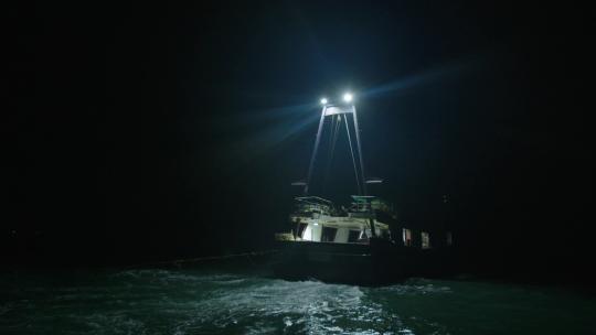 4kl1广东雷州渔船海上行驶夜景