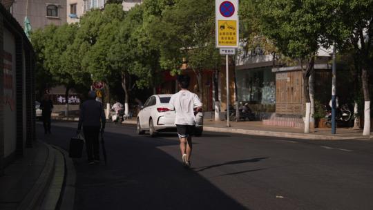 昆明环翠湖路清晨街景