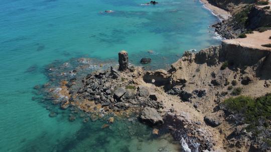 西班牙美丽岩石海的无人机视图视频素材模板下载