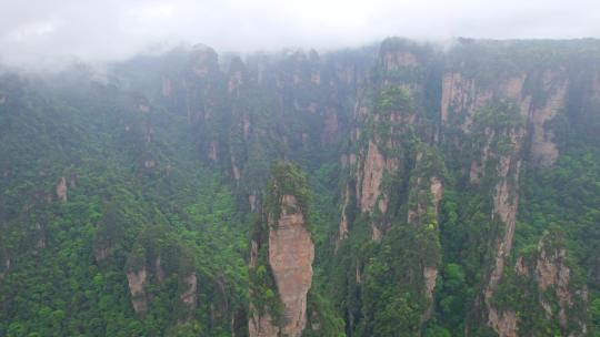 航拍张家界武陵源山川云雾-壮美风景