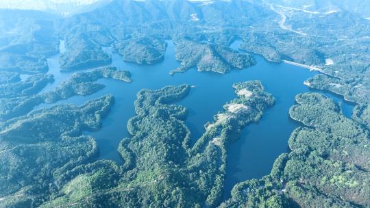 森林湖泊航拍山川河流大自然风景红花湖景区