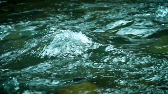 河流河水波浪河面水花流水