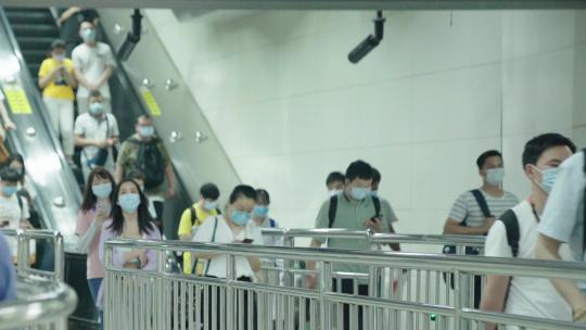 【4k原创】地铁口扶梯人群走动